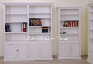 Libreria in stile classico con ripiani spostabili finitura laccata colore bianco anticato
